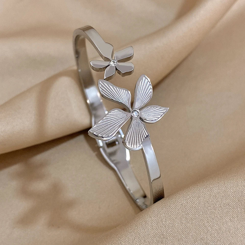 The Linnea Textured Flower Bangle - Silver & Crystal