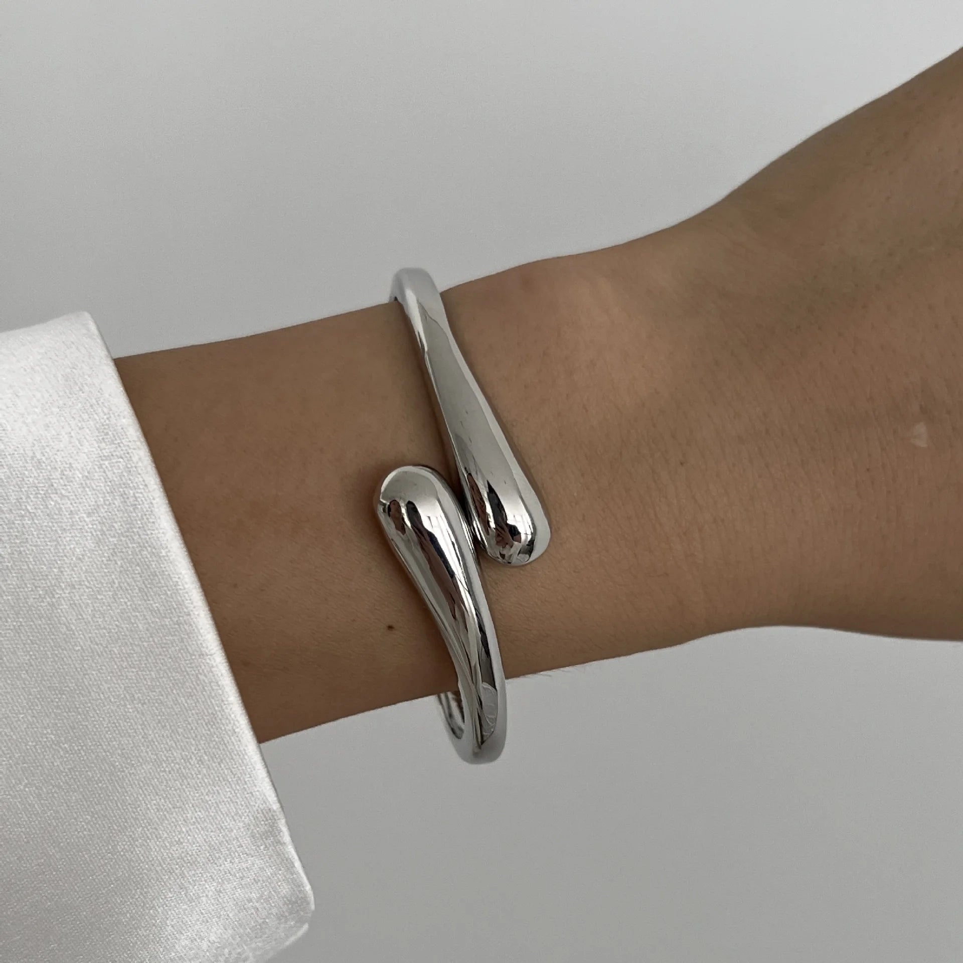 The Ondine Teardrop Cuff Bracelet - Silver